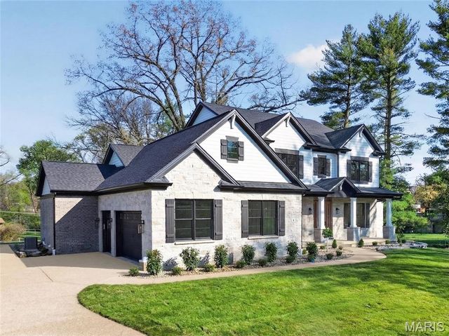8 Briarbrook Trail, St Louis, MO 63131