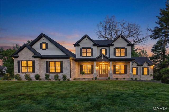 8 Briarbrook Trail, St Louis, MO 63131