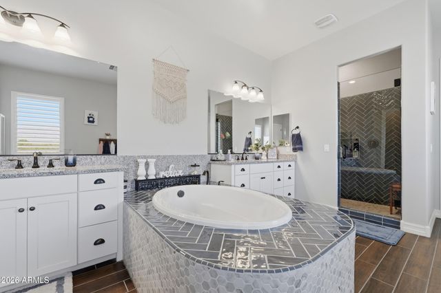 19414 W Seldon Lane, Waddell, AZ 85355