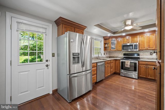 9405 CHATTEROY PL, Gaithersburg, MD 20886