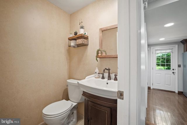9405 CHATTEROY PL, Gaithersburg, MD 20886