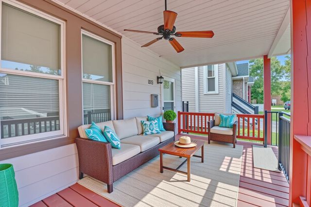 4170 W Cornelia Avenue, Chicago, IL 60641