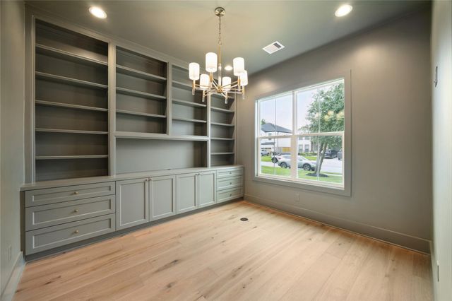 1335 Gardenia Drive, Houston, TX 77018