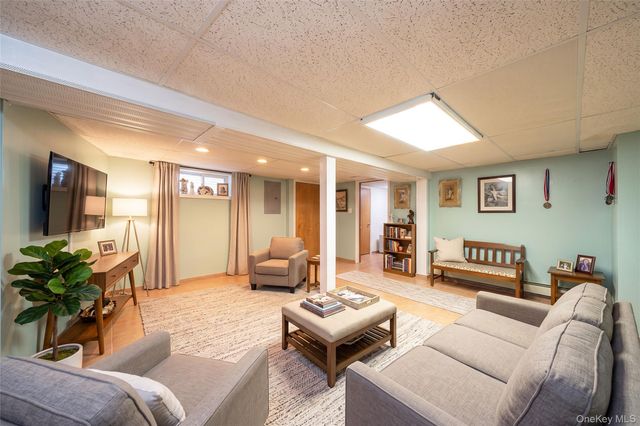 234 Nevada Street, Hicksville, NY 11801