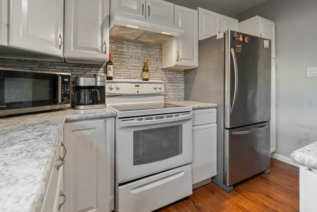 13 Cook St, Holyoke, MA 01040