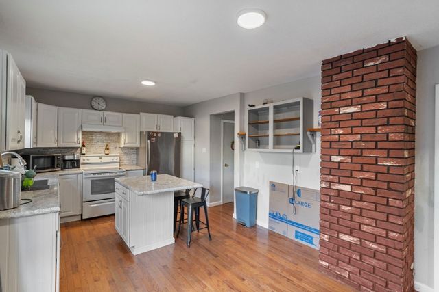 13 Cook St, Holyoke, MA 01040