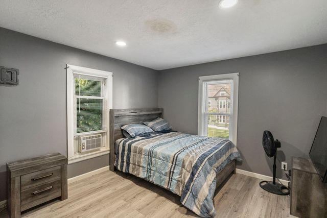 13 Cook St, Holyoke, MA 01040