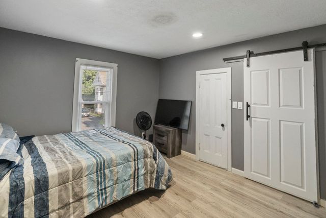 13 Cook St, Holyoke, MA 01040