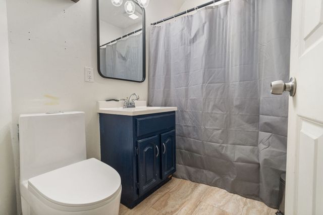 13 Cook St, Holyoke, MA 01040