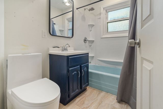 13 Cook St, Holyoke, MA 01040