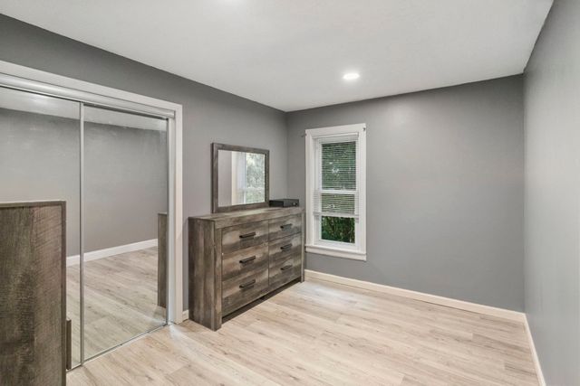 13 Cook St, Holyoke, MA 01040