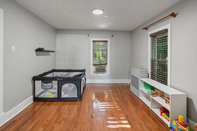 13 Cook St, Holyoke, MA 01040