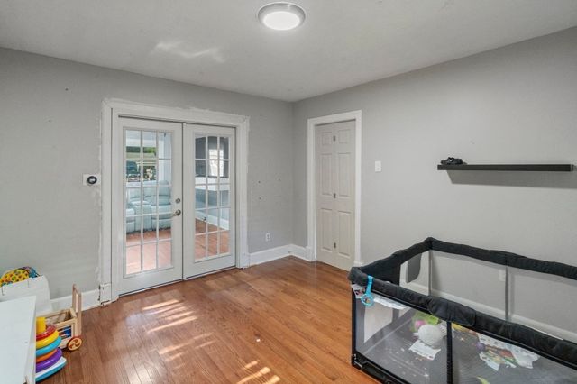 13 Cook St, Holyoke, MA 01040