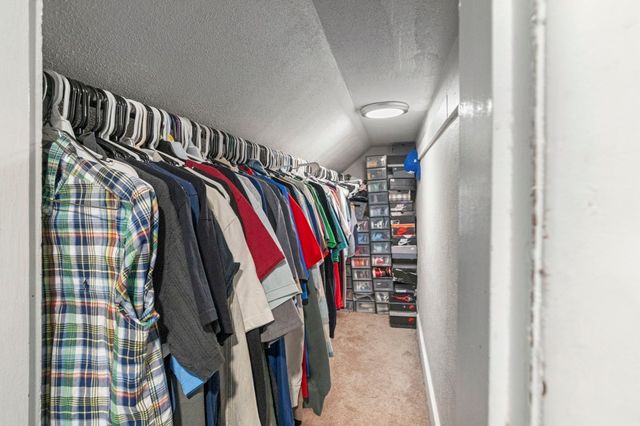 13 Cook St, Holyoke, MA 01040