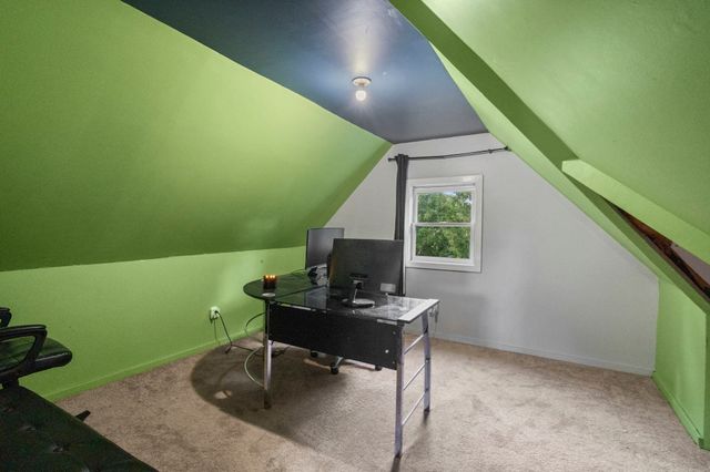 13 Cook St, Holyoke, MA 01040