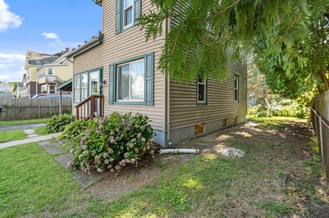 13 Cook St, Holyoke, MA 01040
