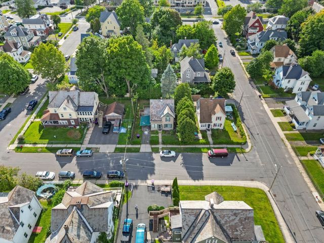 13 Cook St, Holyoke, MA 01040