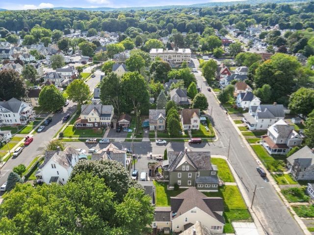 13 Cook St, Holyoke, MA 01040