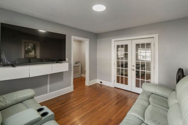 13 Cook St, Holyoke, MA 01040