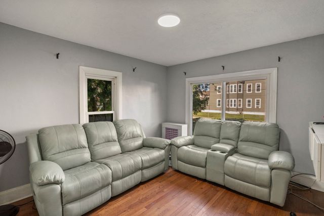 13 Cook St, Holyoke, MA 01040