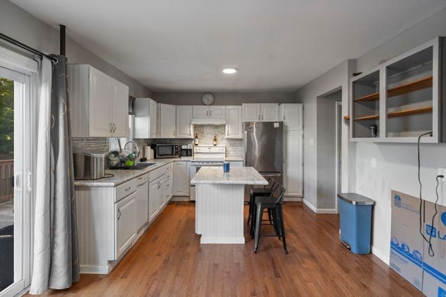 13 Cook St, Holyoke, MA 01040