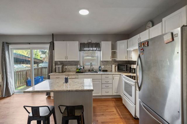 13 Cook St, Holyoke, MA 01040