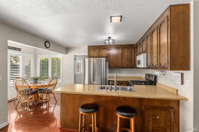 185 Salinas Dr, Vacaville, CA 95688