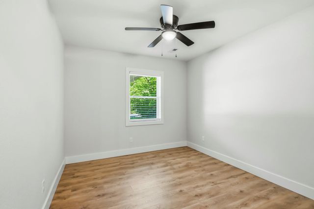 1231 S Lone Pine Avenue, Springfield, MO 65804