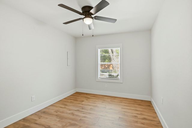 1231 S Lone Pine Avenue, Springfield, MO 65804