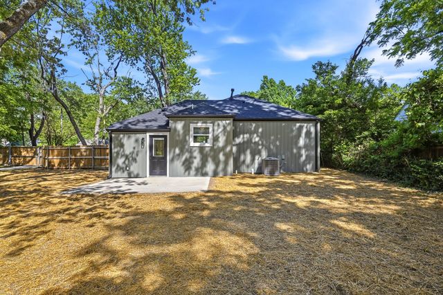 1231 S Lone Pine Avenue, Springfield, MO 65804