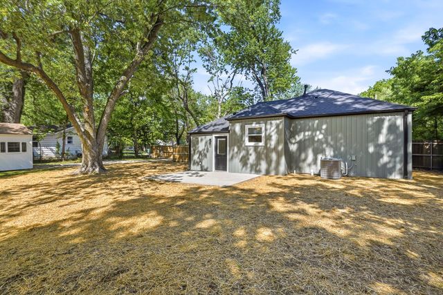 1231 S Lone Pine Avenue, Springfield, MO 65804