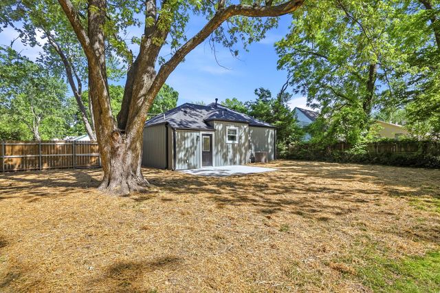 1231 S Lone Pine Avenue, Springfield, MO 65804