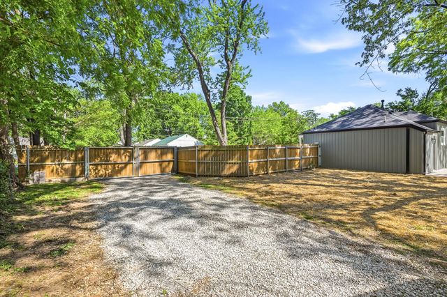 1231 S Lone Pine Avenue, Springfield, MO 65804