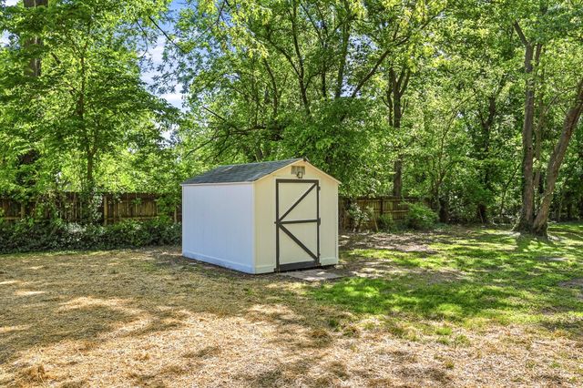 1231 S Lone Pine Avenue, Springfield, MO 65804