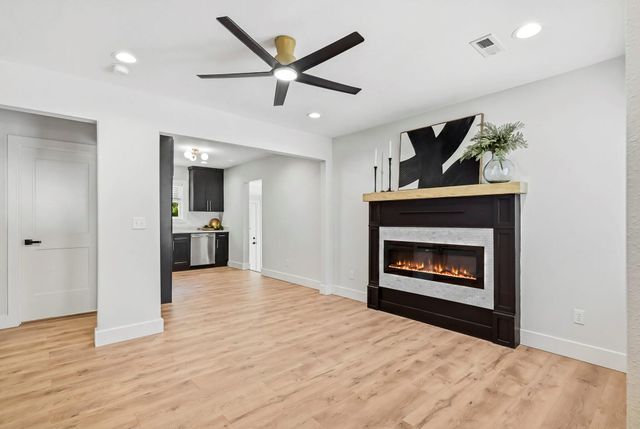 1231 S Lone Pine Avenue, Springfield, MO 65804