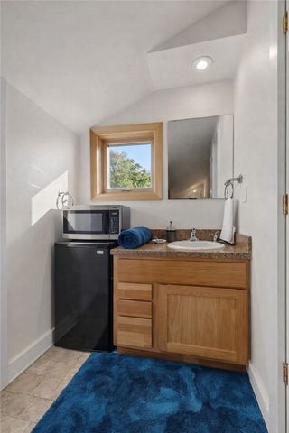 1049 S Washington Avenue, Fayetteville, AR 72701