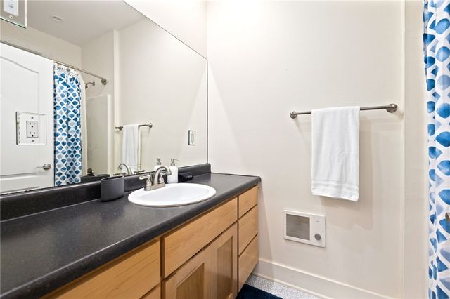 1049 S Washington Avenue, Fayetteville, AR 72701