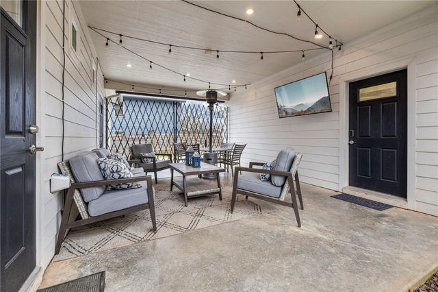 1049 S Washington Avenue, Fayetteville, AR 72701