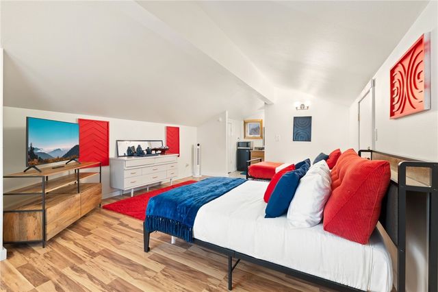 1049 S Washington Avenue, Fayetteville, AR 72701