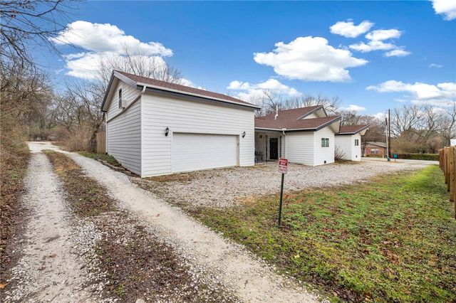 1049 S Washington Avenue, Fayetteville, AR 72701