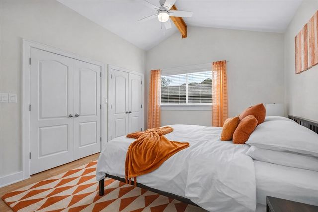 1049 S Washington Avenue, Fayetteville, AR 72701