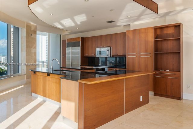 901 Brickell Key Blvd 3004, Miami, FL 33131