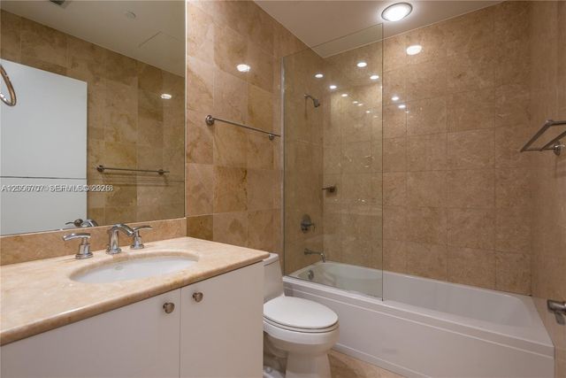 901 Brickell Key Blvd 3004, Miami, FL 33131