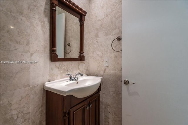 901 Brickell Key Blvd 3004, Miami, FL 33131
