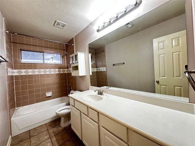 1115 Courtside Drive, League City, TX 77573