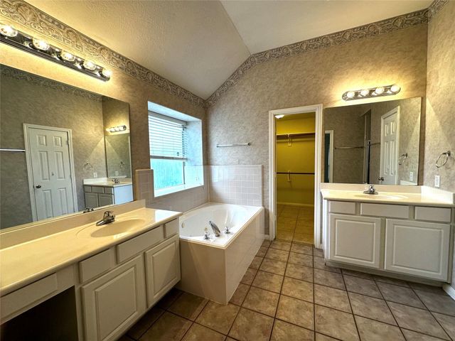 1115 Courtside Drive, League City, TX 77573