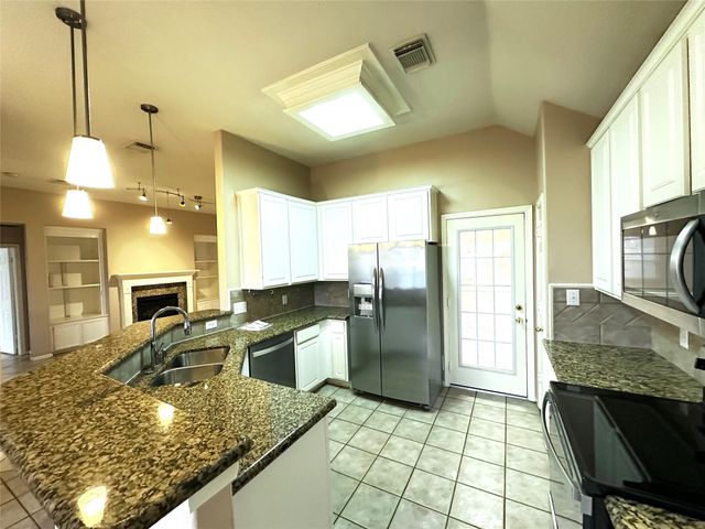 1115 Courtside Drive, League City, TX 77573