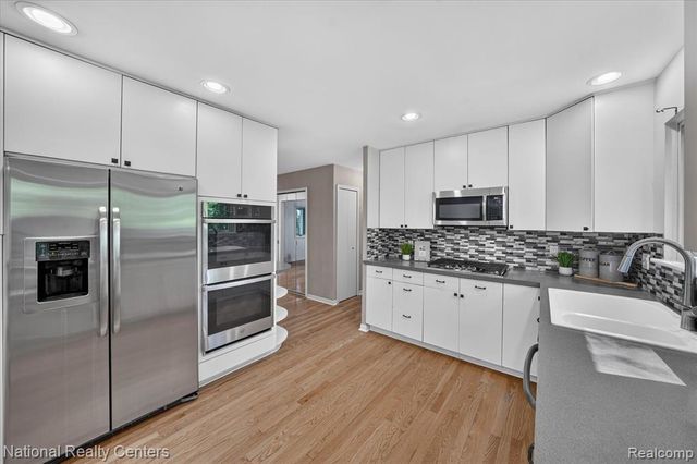 4245 Normanwood, West Bloomfield, MI 48323