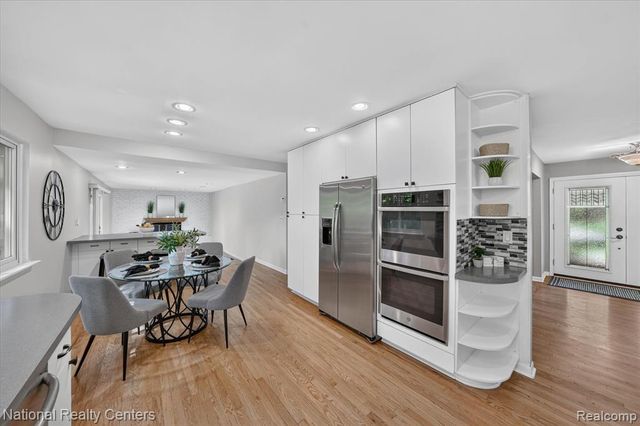 4245 Normanwood, West Bloomfield, MI 48323