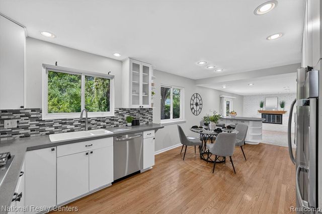 4245 Normanwood, West Bloomfield, MI 48323